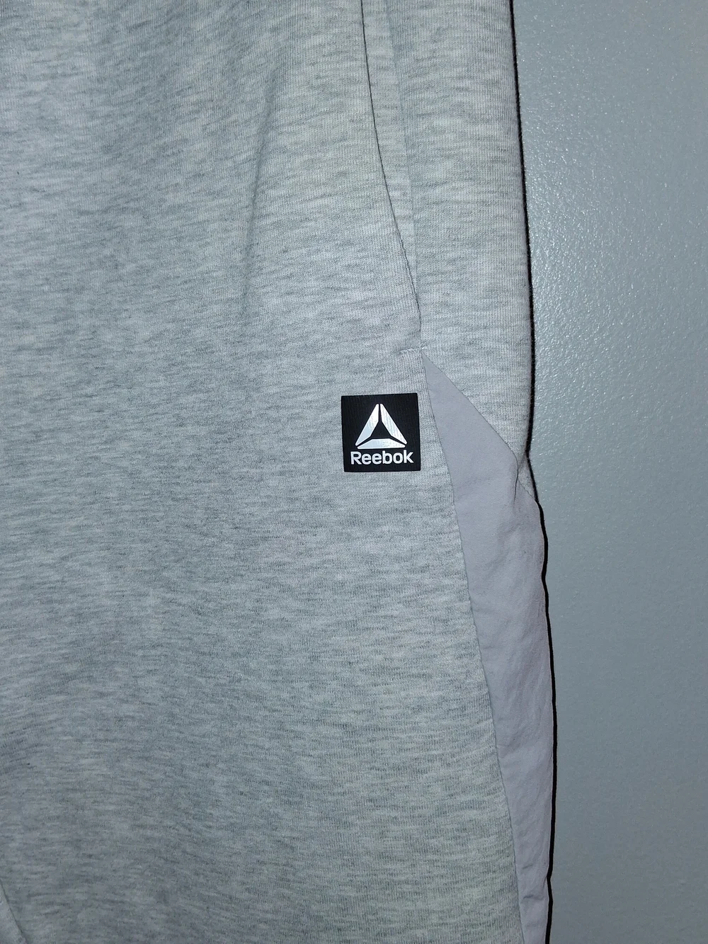 Reebok Light Gray Men's Joggers with Logo Patch